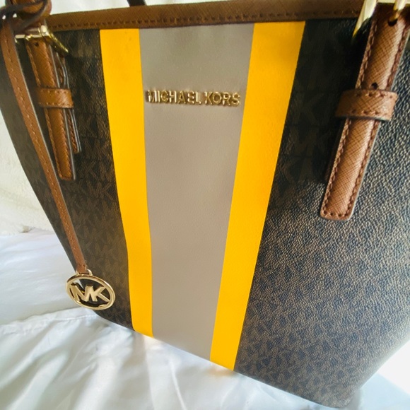 NWT Michael Kors tote (pocket) - Picture 2 of 5